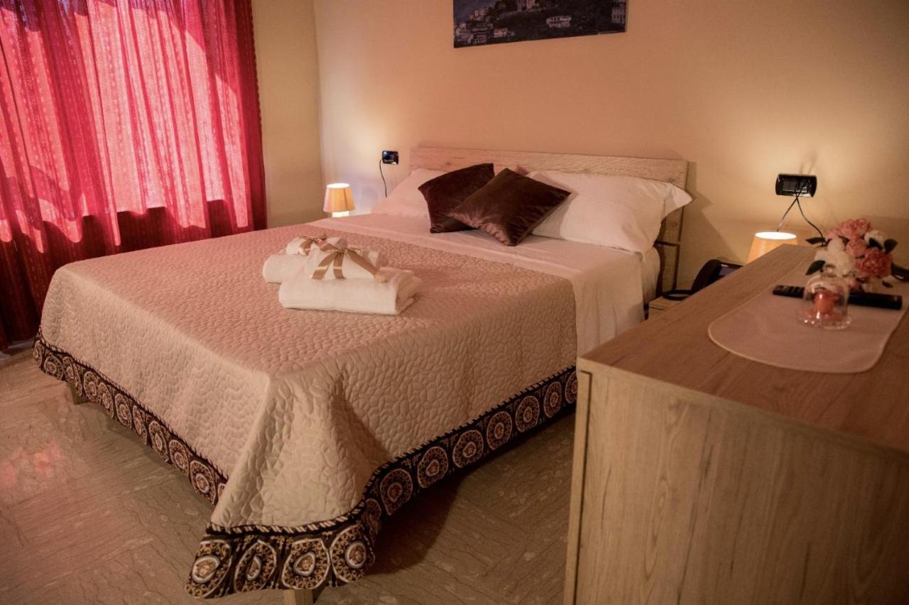 Divino Bistrot E Relais Hotel Lenola Ngoại thất bức ảnh