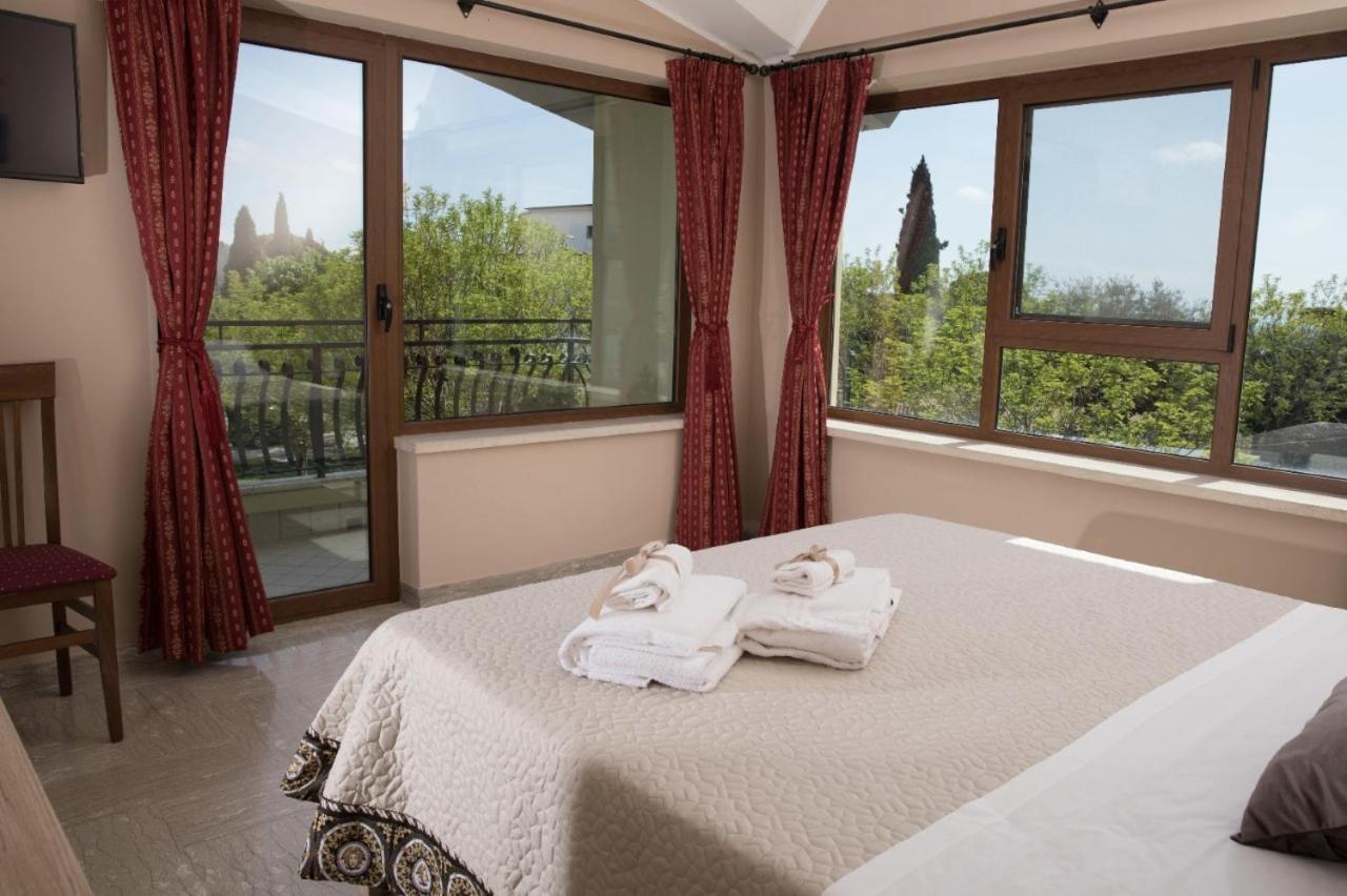 Divino Bistrot E Relais Hotel Lenola Ngoại thất bức ảnh