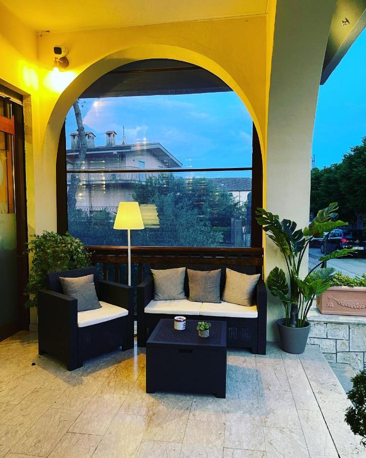 Divino Bistrot E Relais Hotel Lenola Ngoại thất bức ảnh